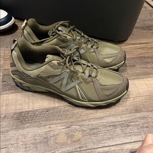 New Balance Men's Green and Brown Athletic Shoes